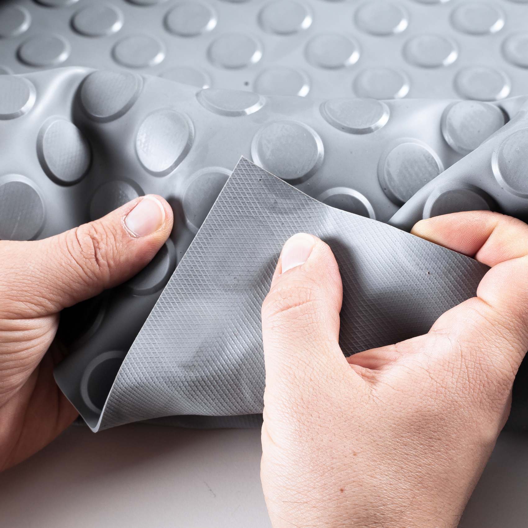 C-inetpub-vhosts-anrotrade-de-httpdocs-fotojtl-TNOGRA_40-jpg TPE Gummimatten Meterware Flachnoppen Grau Bodenbelag Gummiläufer 3mm -100 cm Rollenware