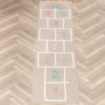 Spielmatte Hüpfspiel Teppich Läufer Hüpfspiel abwaschbar rutschfest Spring Kreuz Beige 67x240cm